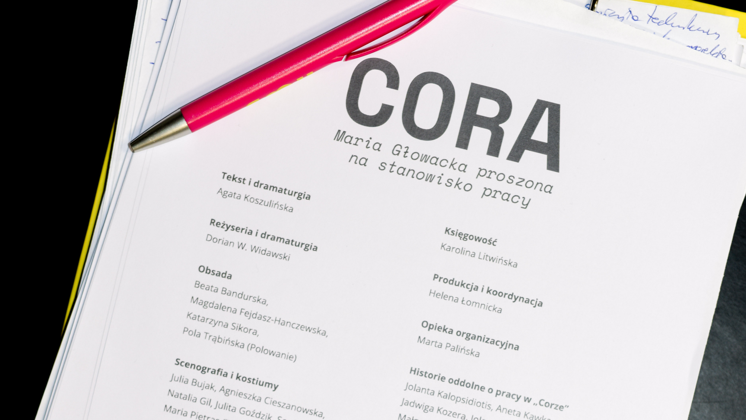 CORA. Maria Głowacka proszona na stanowisko pracy → premiera spektaklu